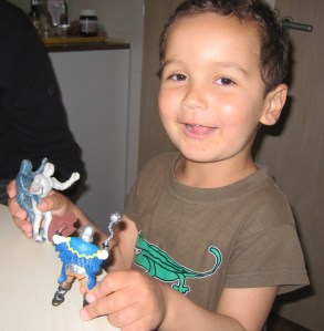 Zoon en de witte en zwarte Spiderman